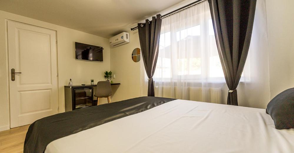 Casa Emilia Hotel Hunedoara Buitenkant foto