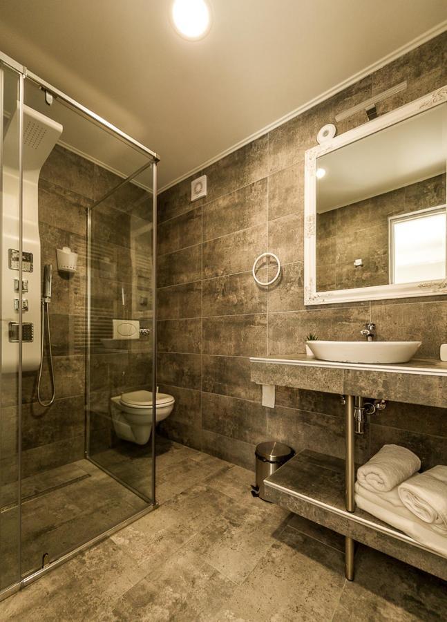 Casa Emilia Hotel Hunedoara Buitenkant foto