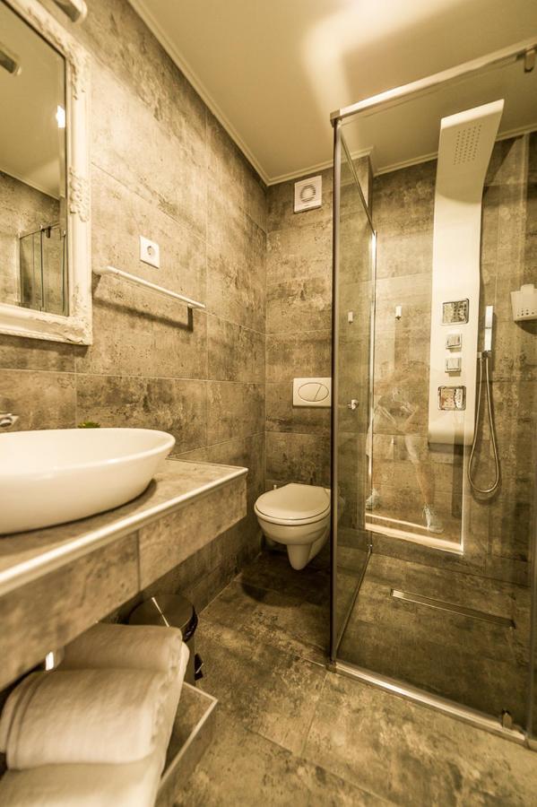 Casa Emilia Hotel Hunedoara Buitenkant foto