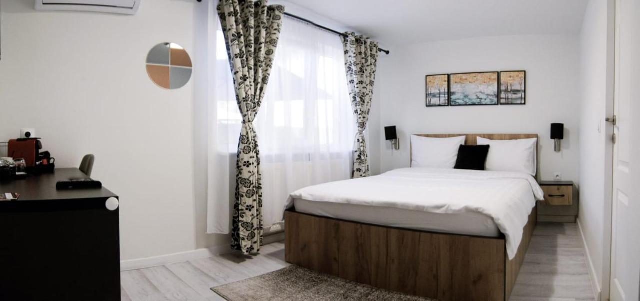 Casa Emilia Hotel Hunedoara Buitenkant foto